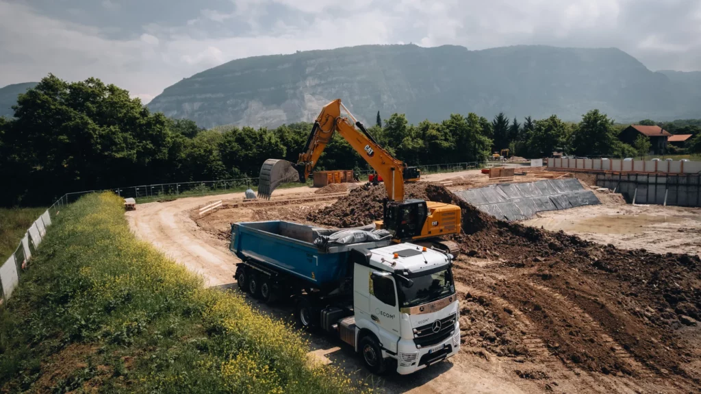 Approvisionnement de matériaux sur le chantier des Grands Esserts